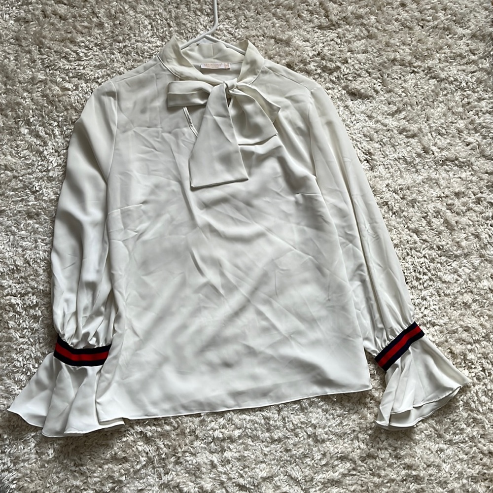 Woman’s blouse size small
